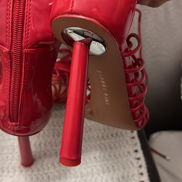 GIANNI. BINI.  Have.  2 pairs. 8 and. 7.  Only. Today 20 dollars - Picture 6 of 8